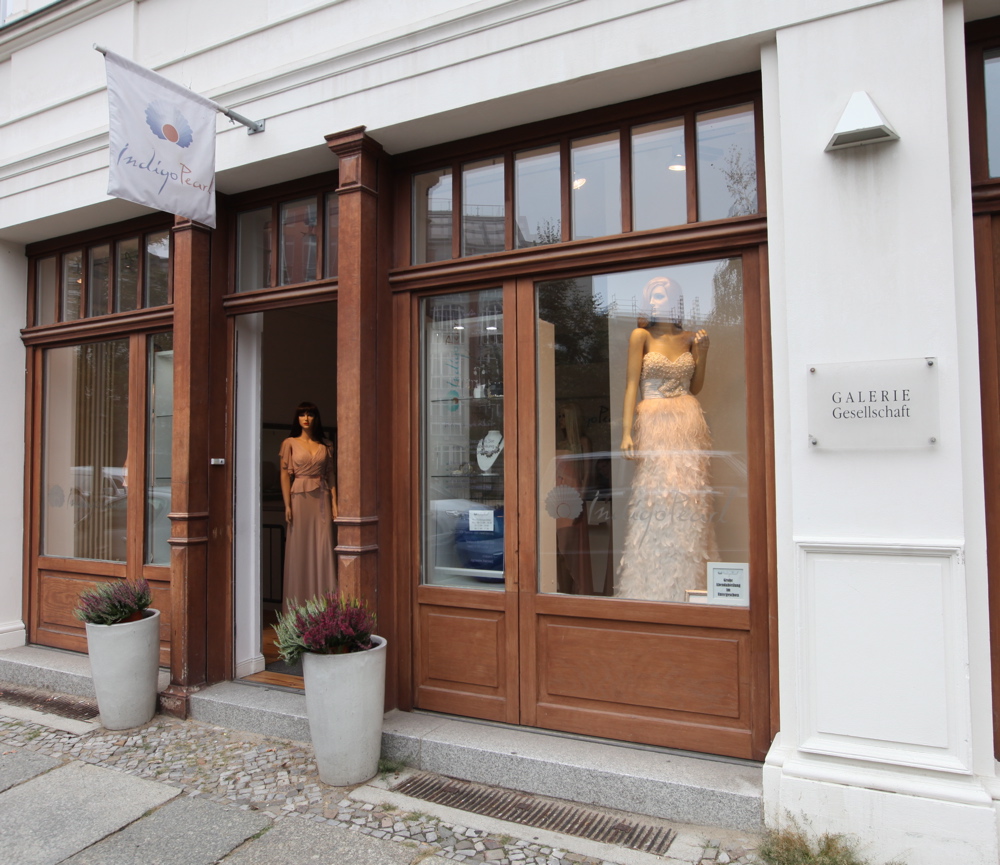 Indigo Pearl ist DAS Fachgeschäft für feinste Abendmode in Berlin